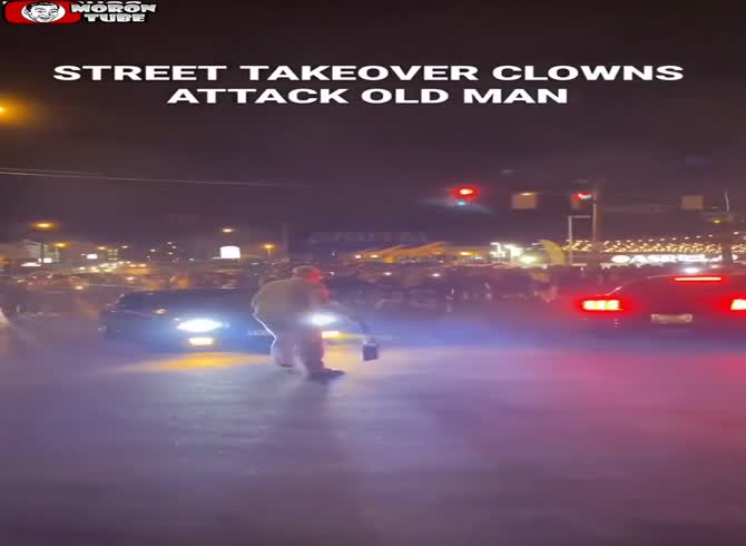 Video :An old man is mugged while walking through a wild gathering